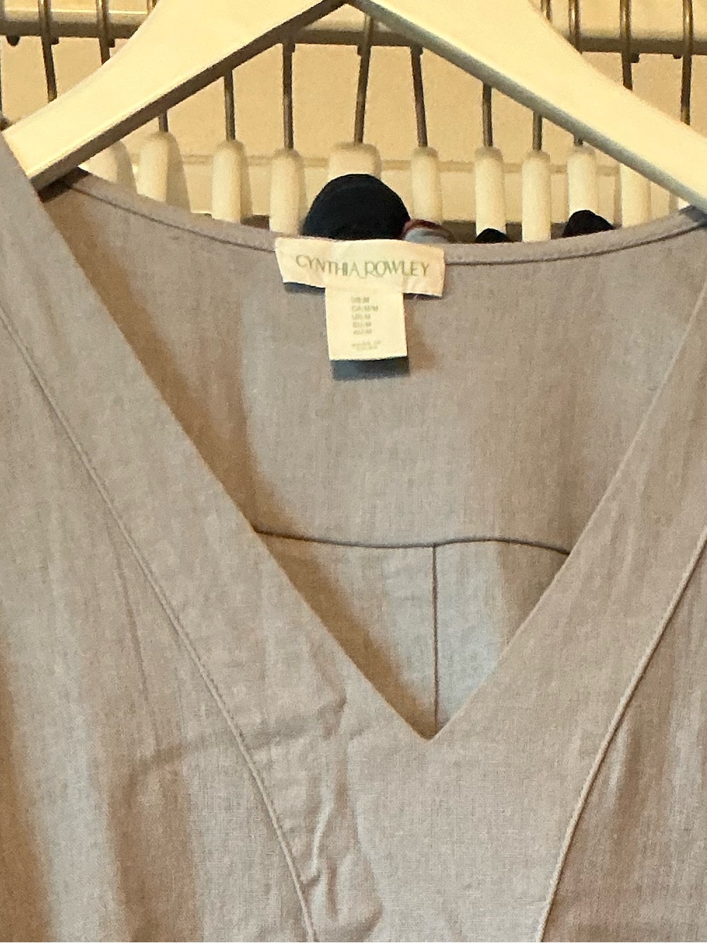 Cynthia Rowley Light Gray Puff-Sleeve V-Neck Dress size medium - Picture 7 of 7